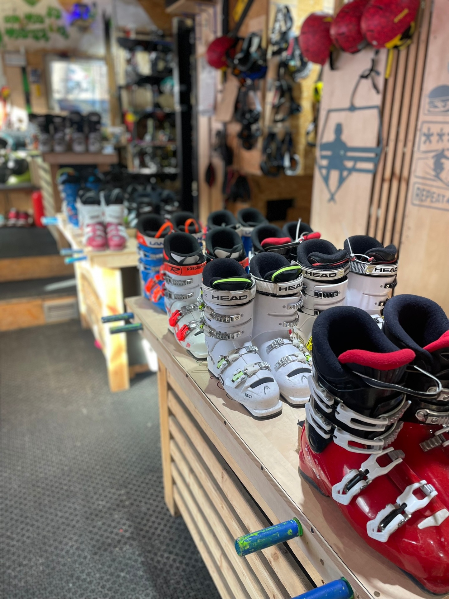 Buty narciarskie HEAD i Rossignol — różne rozmiary